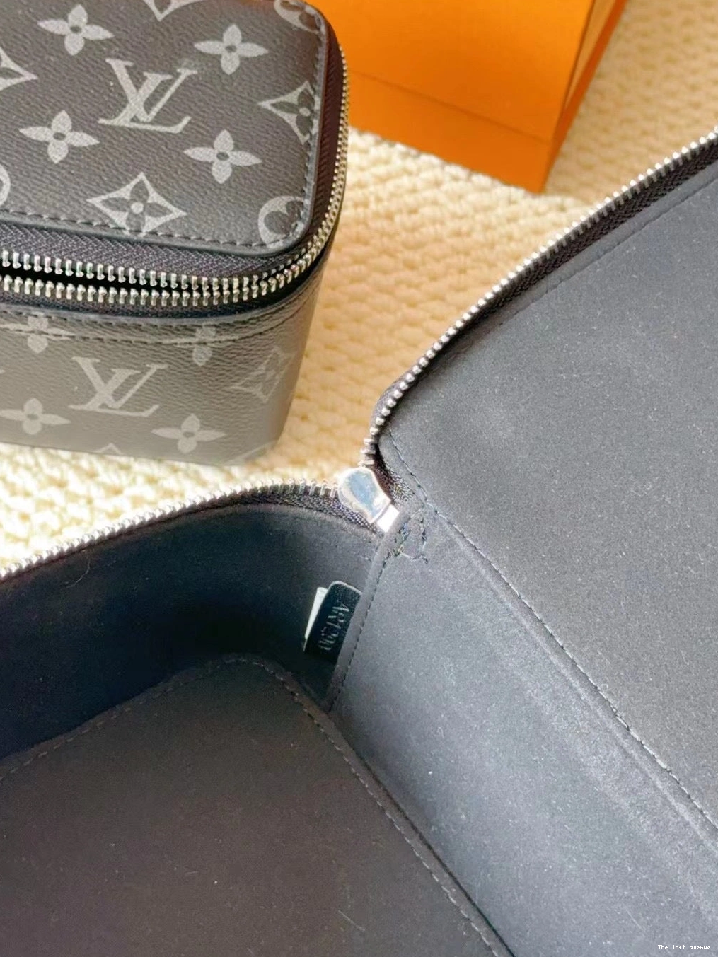 LV IN 3 MAKE POUCH 1 SET CUSTOM UP 0708